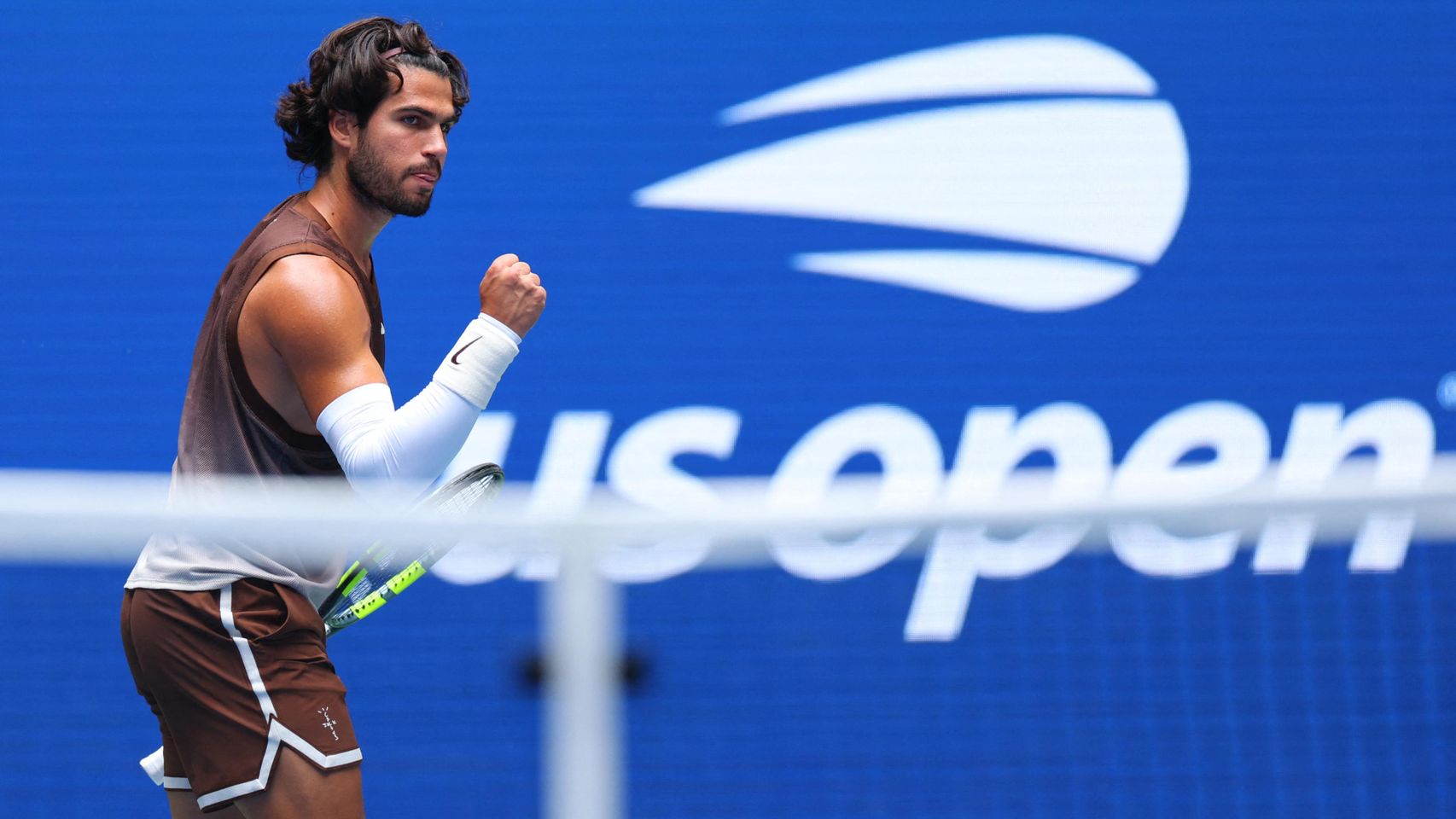 Una versión a medio gas de Carlos Alcaraz es suficiente para ganar a Safiullin y meterse en la segunda ronda del US Open