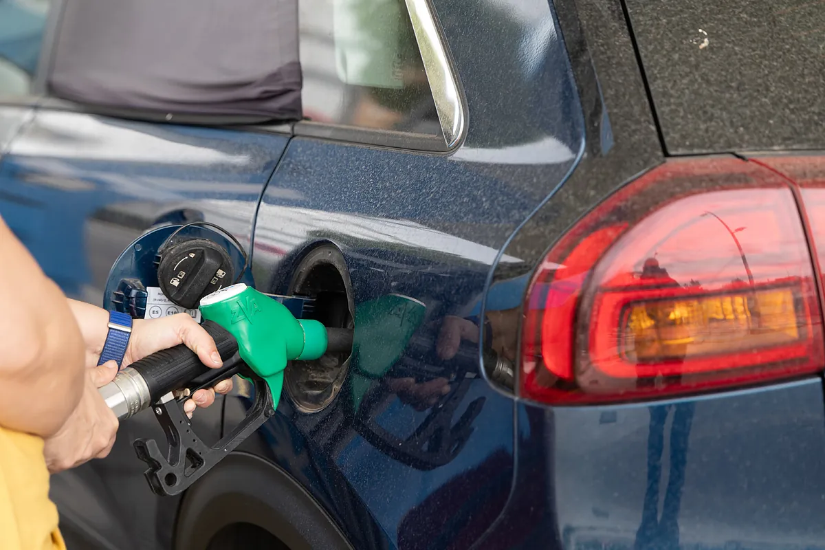 Desde hoy, alivio fiscal de 20 céntimos en el diésel con carburantes en máximos y crudo al alza