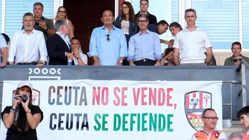 Crece la solidaridad ante el día de Ceuta: el Logroñés empieza la temporada con una gran pancarta de apoyo en el palco