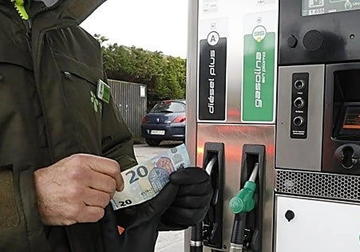 La nueva rebaja para el combustible entra en vigor hoy: 20 céntimos para el diésel y 5 para la gasolina