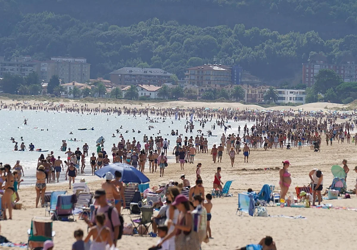 El turismo firma el mejor mes de la historia en julio pese al retroceso de Canarias y de viajeros alemanes