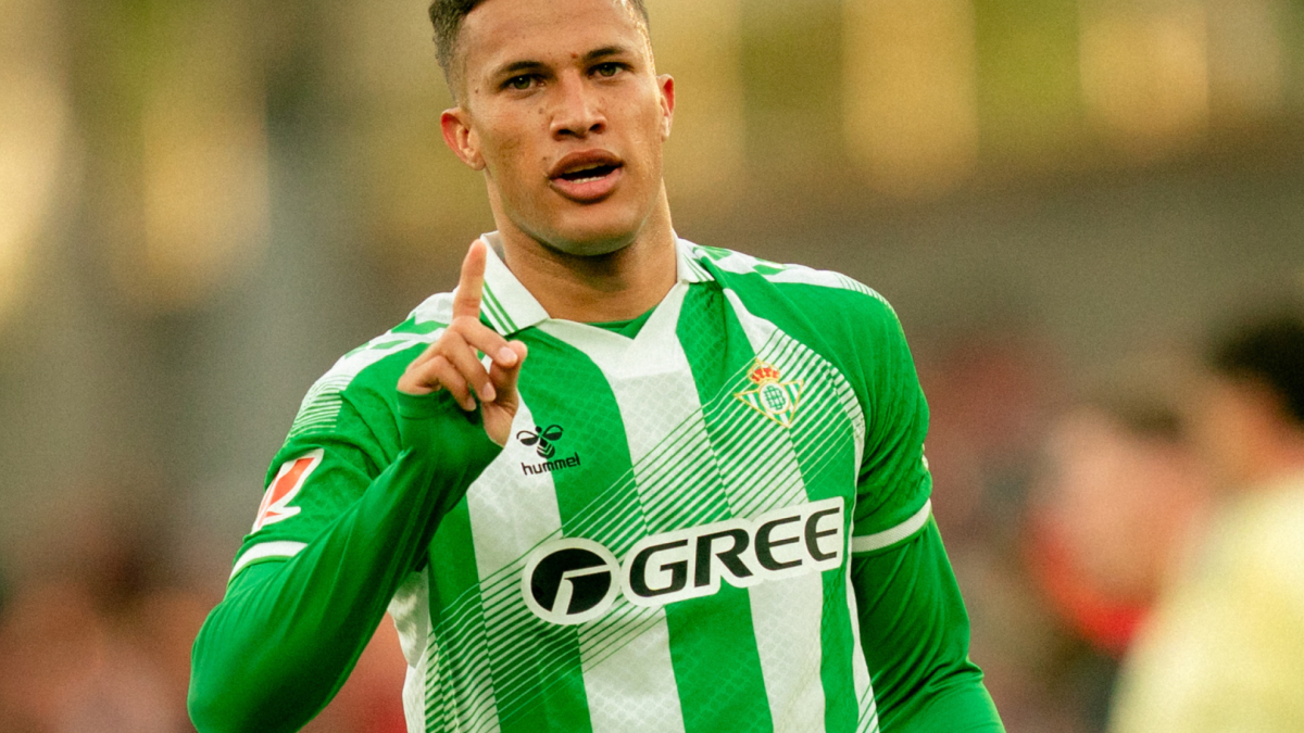 Deossa no contempla su salida y apunta a cerrar una vía para el Betis