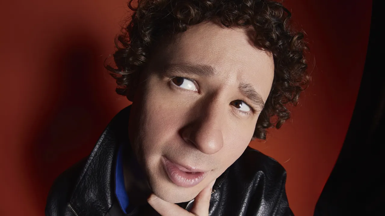 Luisito Comunica: "Hoy un cuate con un teléfono puede cambiar leyes"