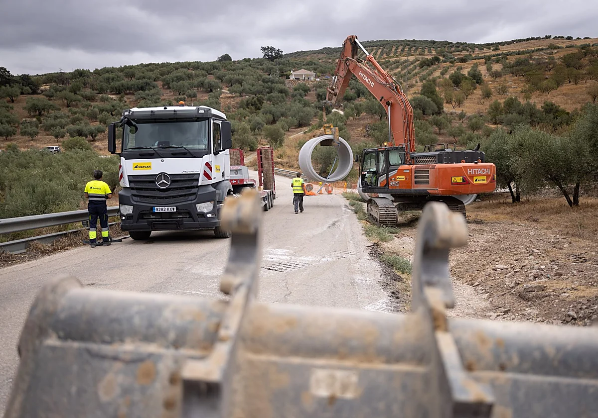La carretera entre Benamargosa y Riogordo dejará atrás sus hundimientos a principios de octubre