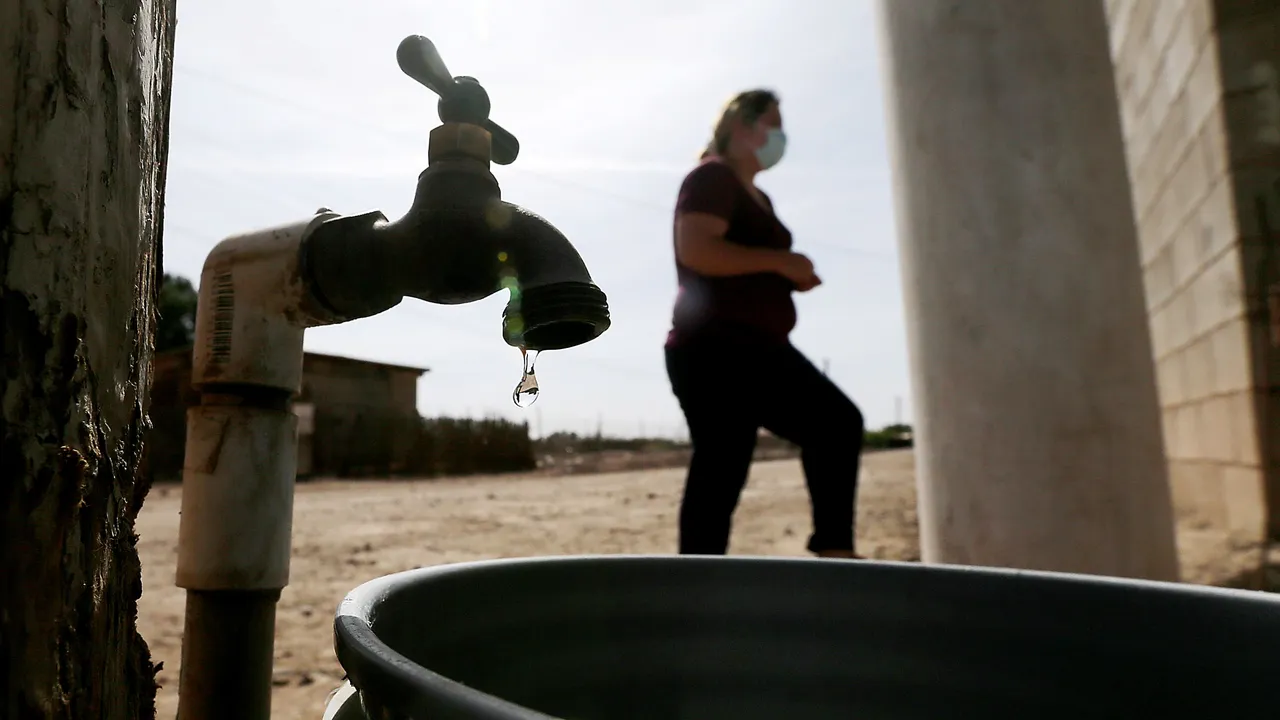 ¿Cómo funciona la estrategia de México para convertir agua de mar en potable con ósmosis inversa?