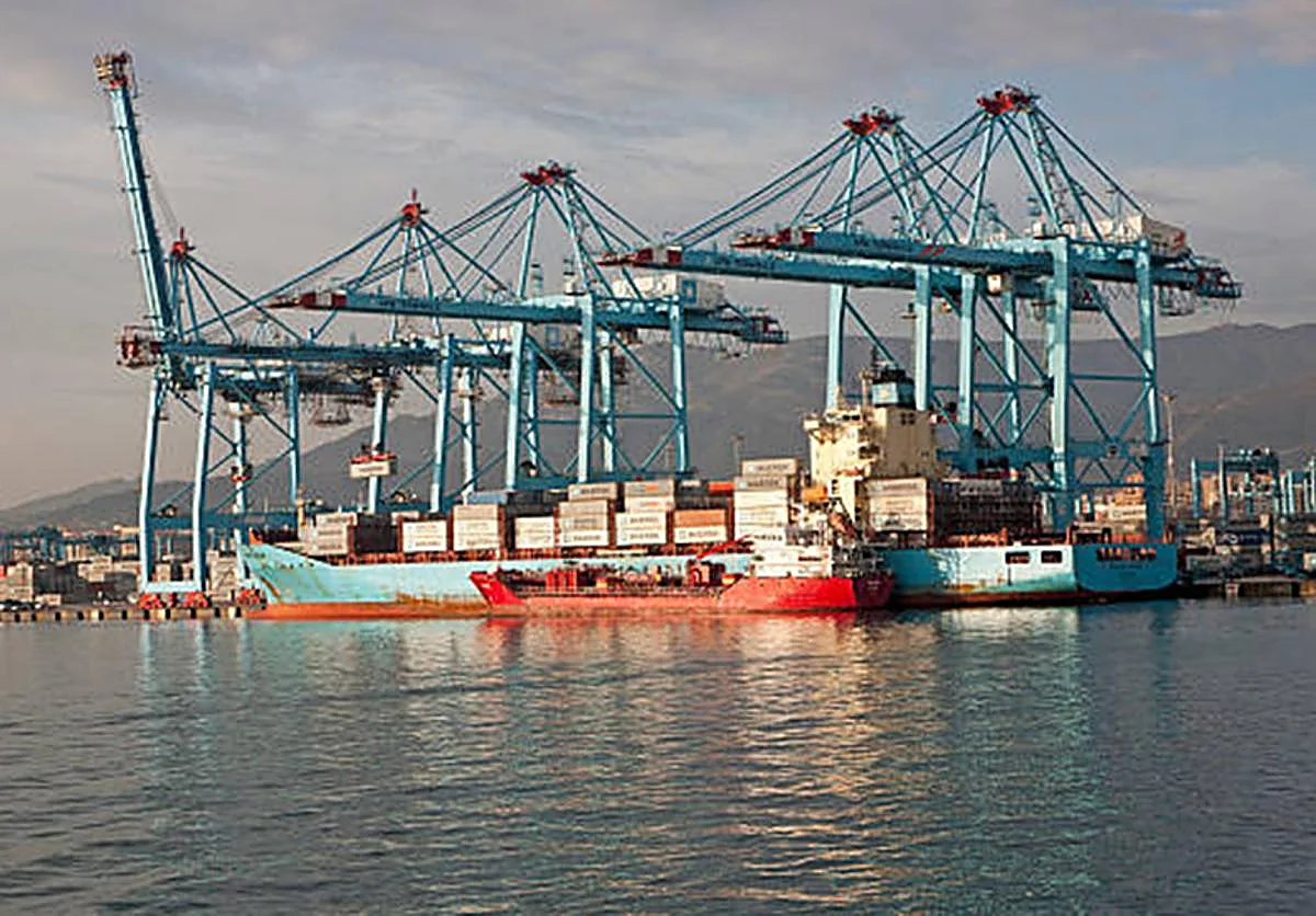 Mueren dos mujeres al caer su coche al mar en el Puerto de Algeciras