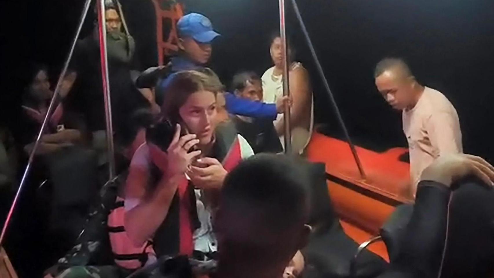 El duelo de dos madres en la tragedia de Indonesia: "Se solapan el dolor, el trauma y haber sobrevivido a sus hijos"