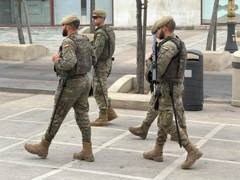 Comienzan las patrullas de cuatro soldados con un solo fusil en Ceuta tras al menos tres ataques a militares en la ciudad