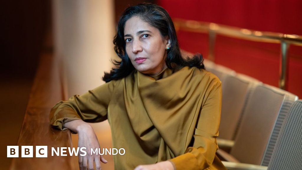 "Una vez que presentas un país como mágico, es mucho más fácil destruirlo"