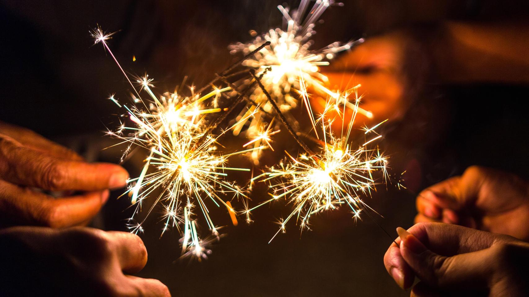 La Ley confirma multas de hasta 3.000€: prohibido tirar petardos o pirotecnia en lugares públicos en Nochevieja