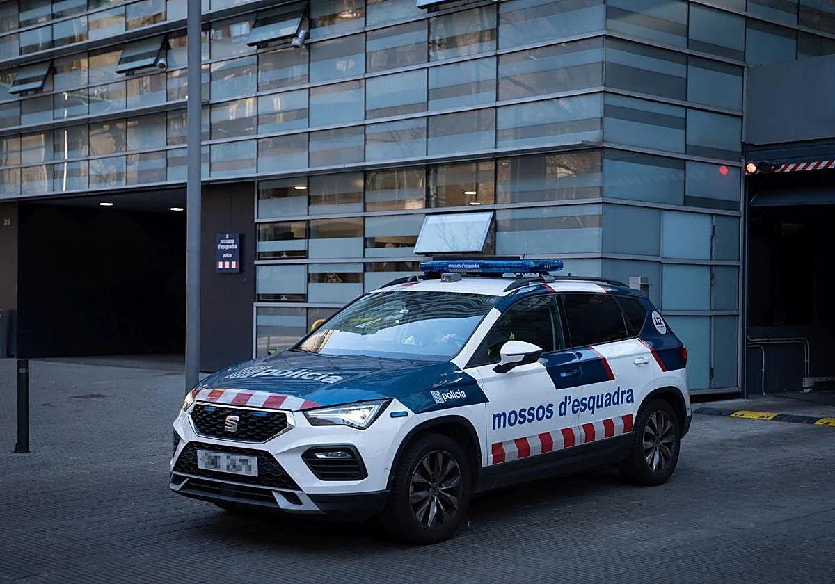 Hallan a un bebé muerto en una bolsa de basura en un edificio de Barcelona