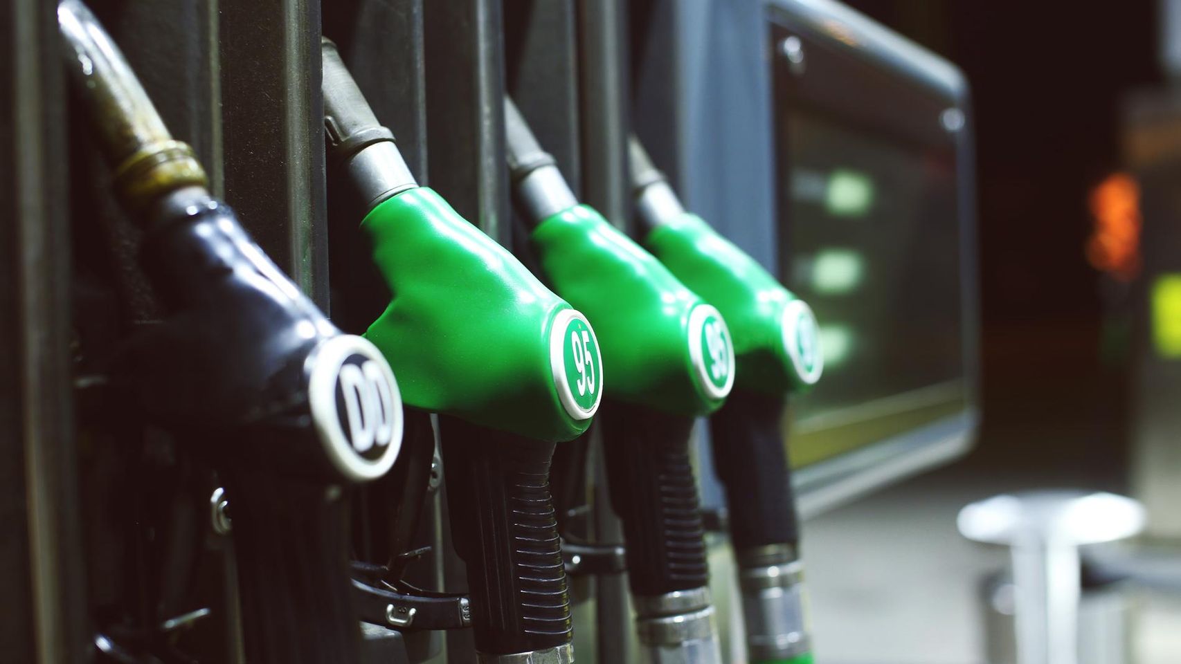 La bajada de 20 céntimos del impuesto al diésel aprobada por el Gobierno tardará unos días en ser efectiva en las gasolineras