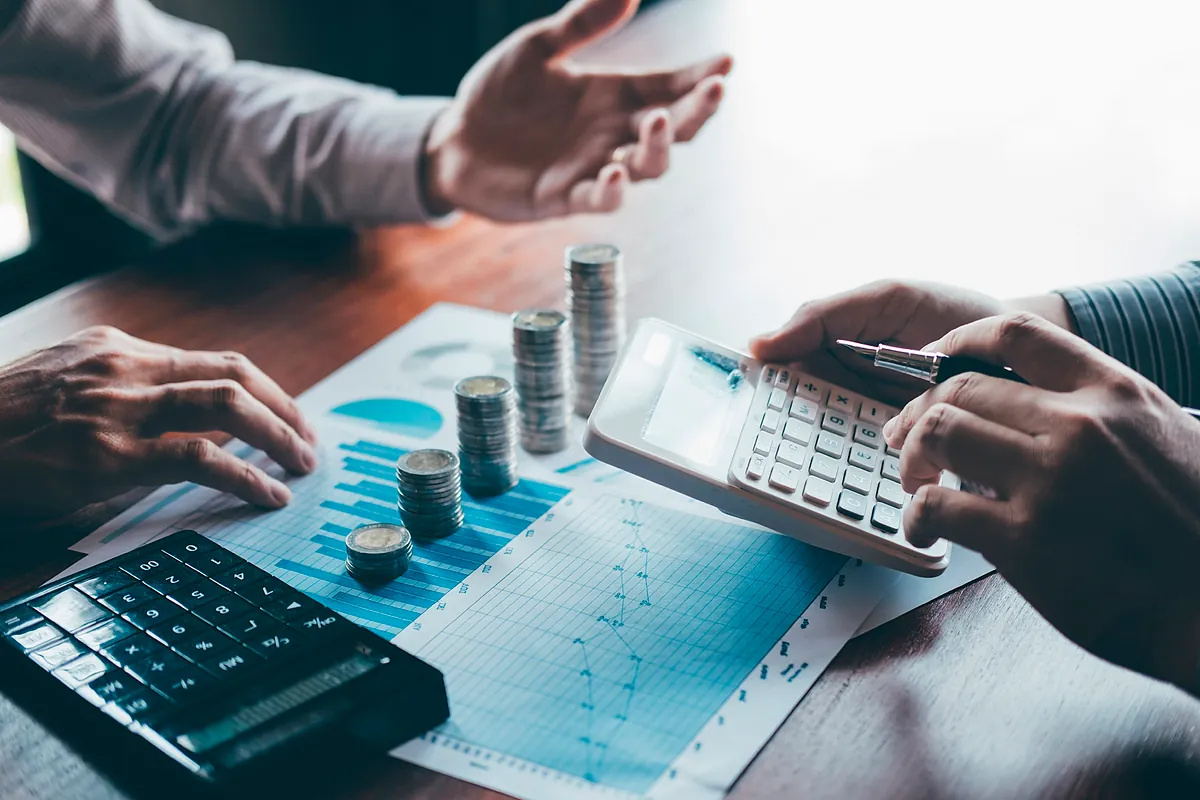 La tasa de ahorro de los hogares cae al 12% en el tercer trimestre, la menor en casi dos años