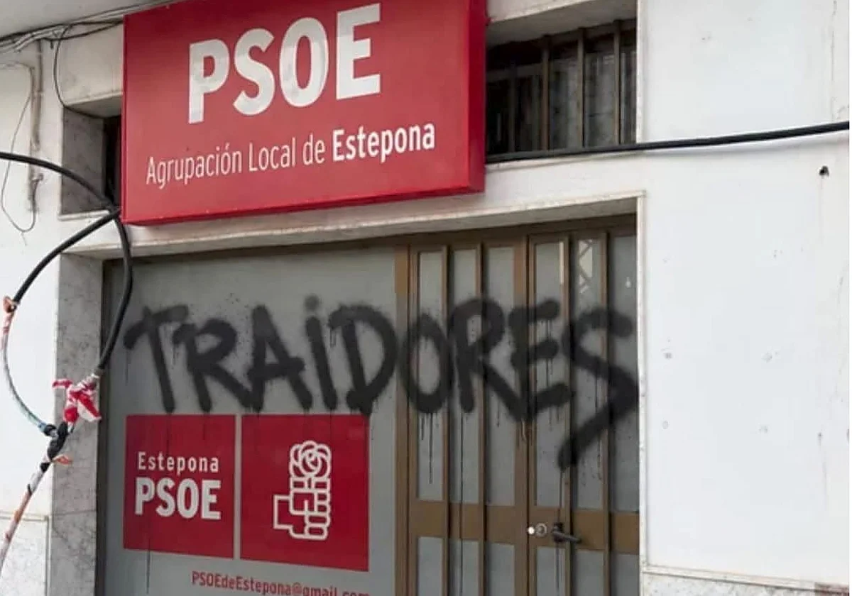 El PSOE denuncia vandalismo en su sede de Estepona: «Ninguna discrepancia política puede justificar esto»
