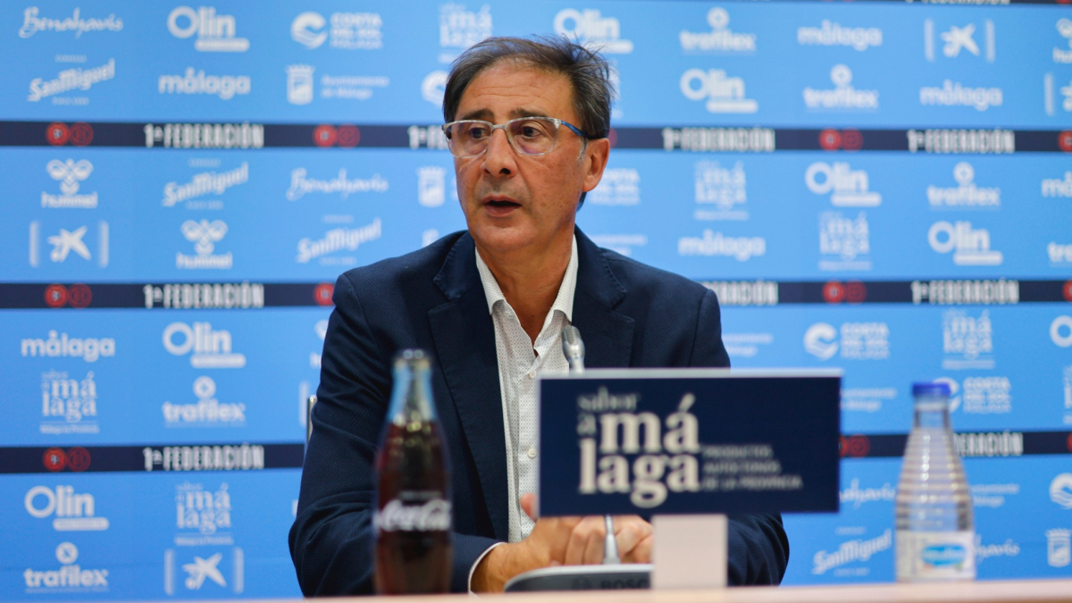 Loren Juarros a sus futbolistas: "Cuidado, que esto es Primera, no os equivoqueis"