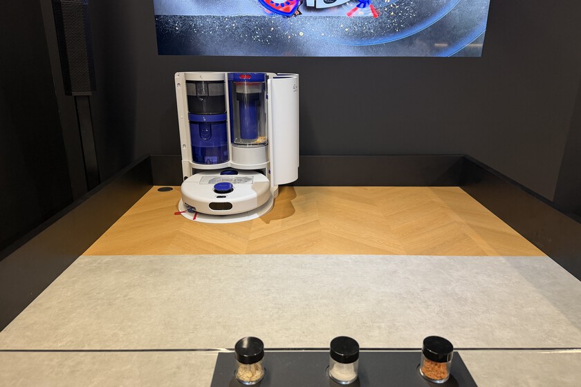 Es 2026 y Dyson ha tomado una decisión: ir a por todas y por partida triple para hacerse con el trono del mejor robot aspirador