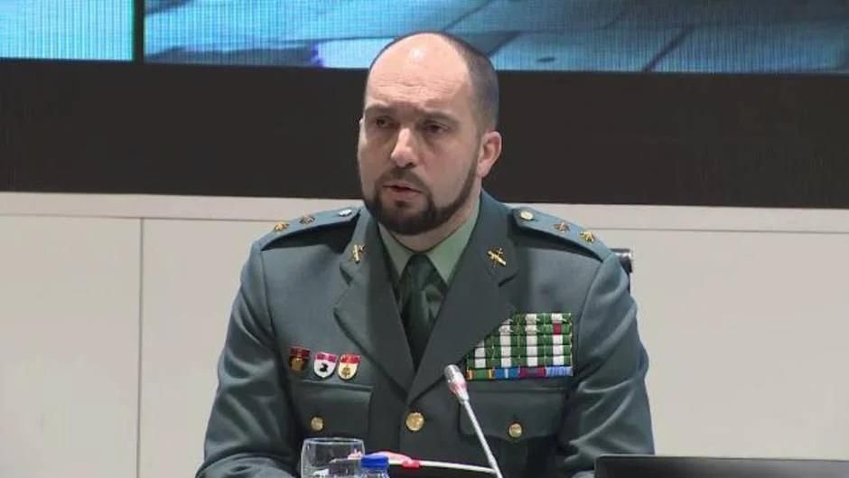 Robles firma el ascenso de Balas a coronel: seguirá en la UCO al frente de las causas contra el PSOE hasta finalizarlas
