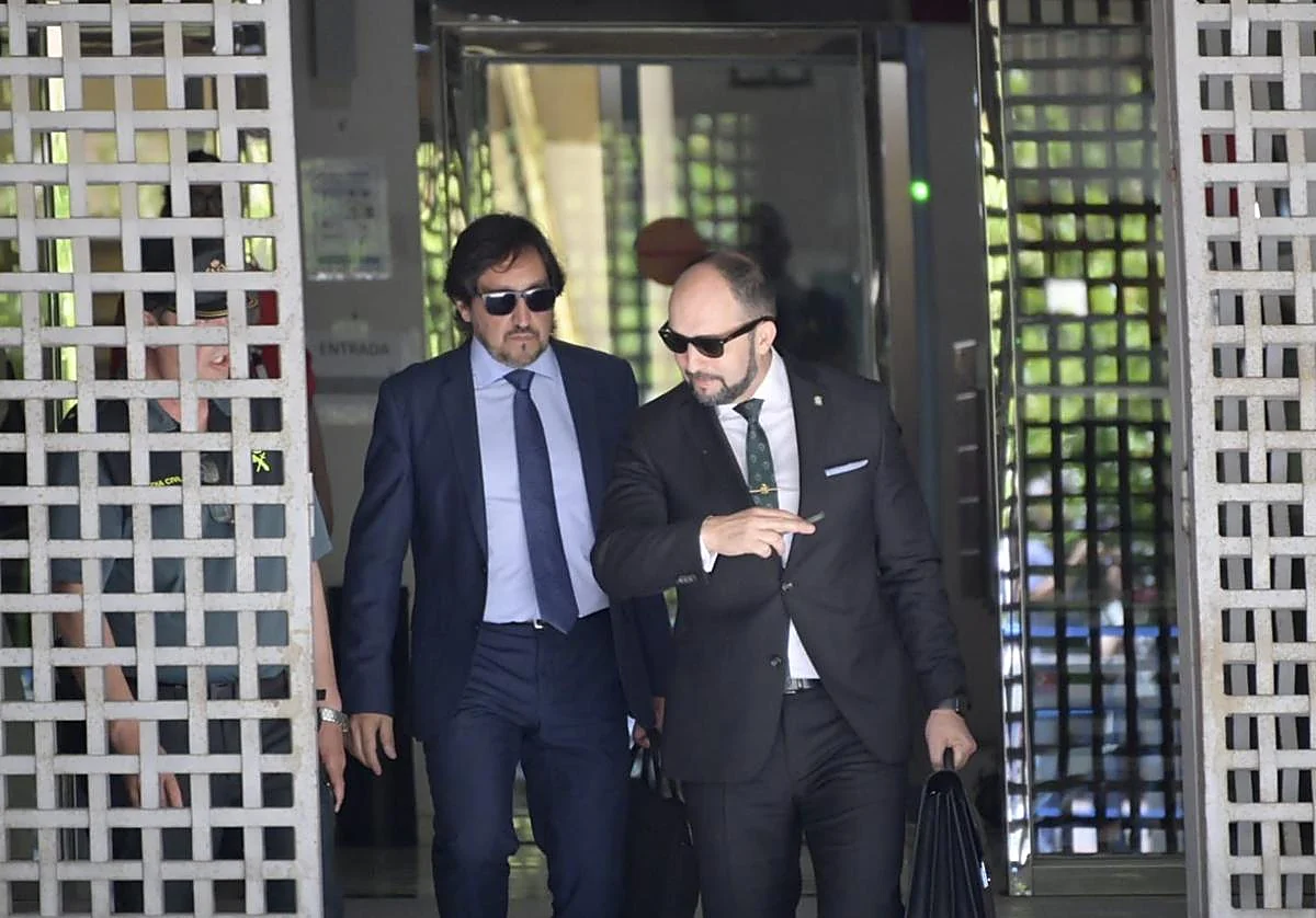 Robles firma el ascenso a coronel de Antonio Balas y seguirá en la UCO como pidió el juez del 'caso Koldo'