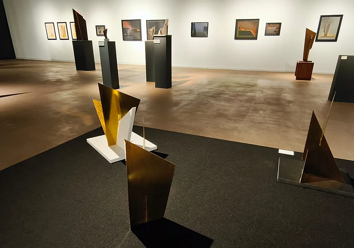 Braille, piezas táctiles y lectura fácil acercan el arte de María Belén Morales en el Museo de Nerja