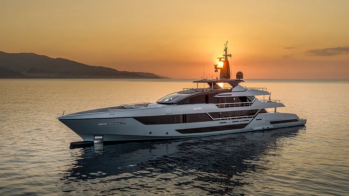 El súper yate más grande y caro (42 millones) de Riva cuya estela sigue hasta James Bond