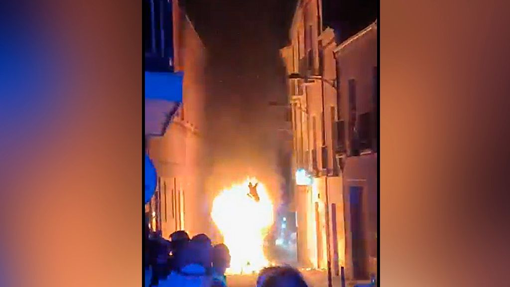 Tres heridos, entre ellos un menor, al arder un carro en el correcalles de fuego de las fiestas de Medina del Campo