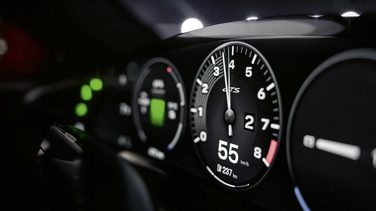 Más de 1.000 CV en el configurador y solo 223 CV en los papeles, el sorprendente dato que esconden los coches eléctricos