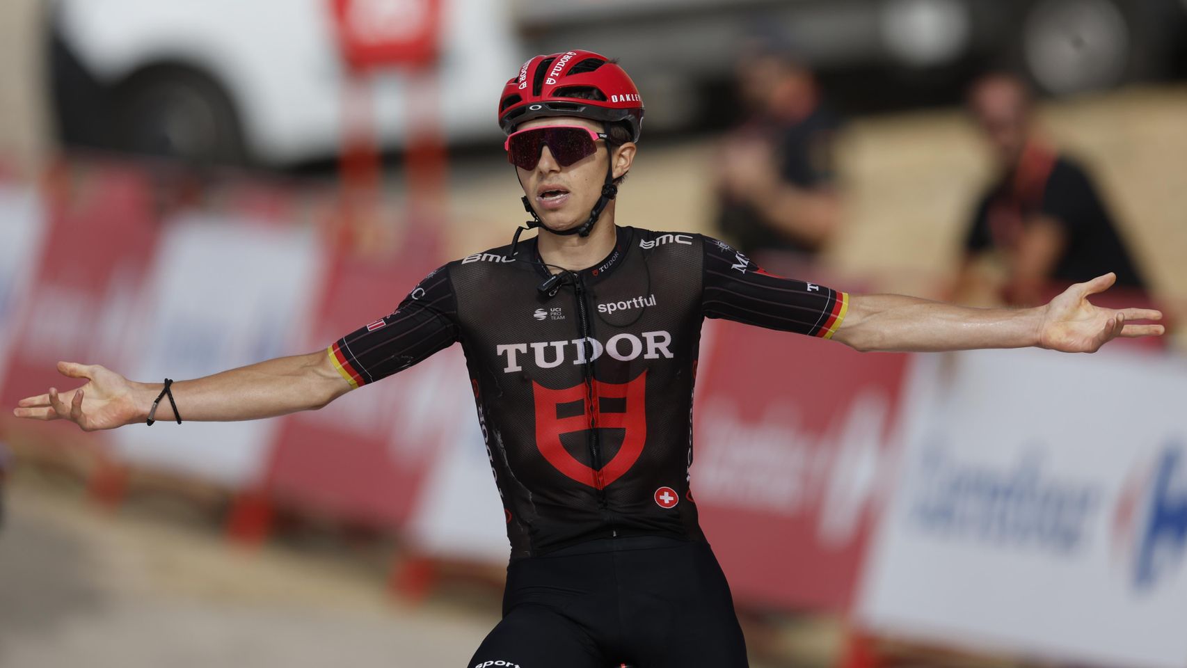 Enric Mas consolida su liderato en la Sierra de la Pandera: Brenner se llevó la victoria en el sprint final sobre Buitrago