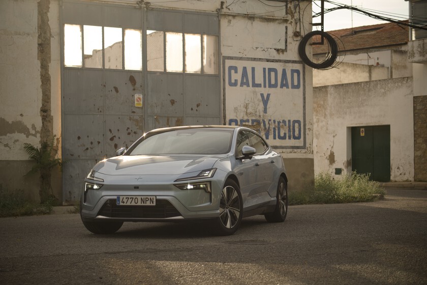 A los mandos del Polestar 4: el coche eléctrico chino con ADN sueco que rompe moldes