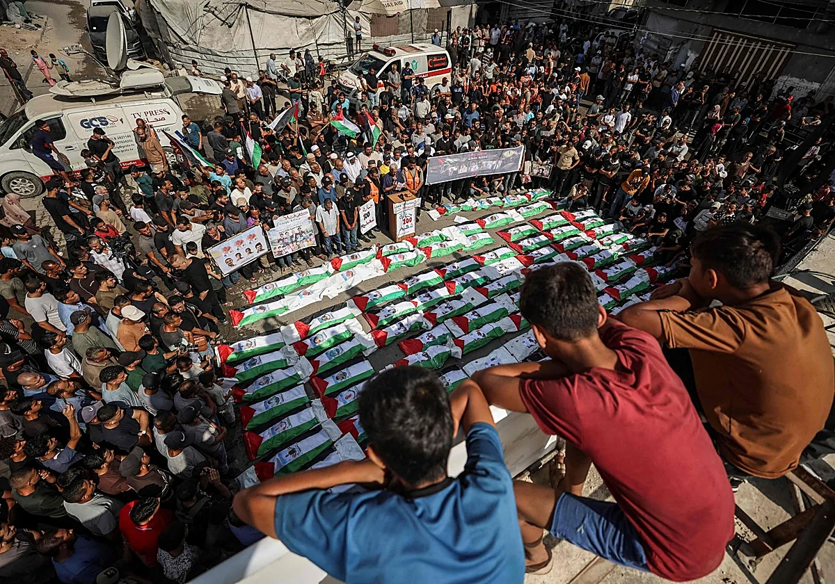 Gaza entierra a los muertos de hace mil días
