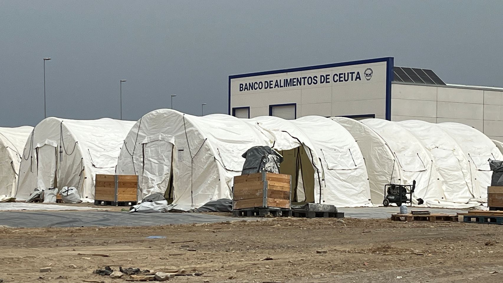 La Autoridad Portuaria de Ceuta exige a Puente informes que avalen la seguridad por el campamento de migrantes