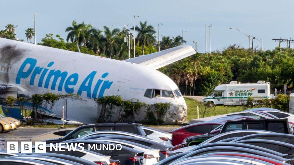 Al menos 5 muertos luego de que un avión se salió de pista, atropelló varios vehículos y se incendió en el aeropuerto de Miami