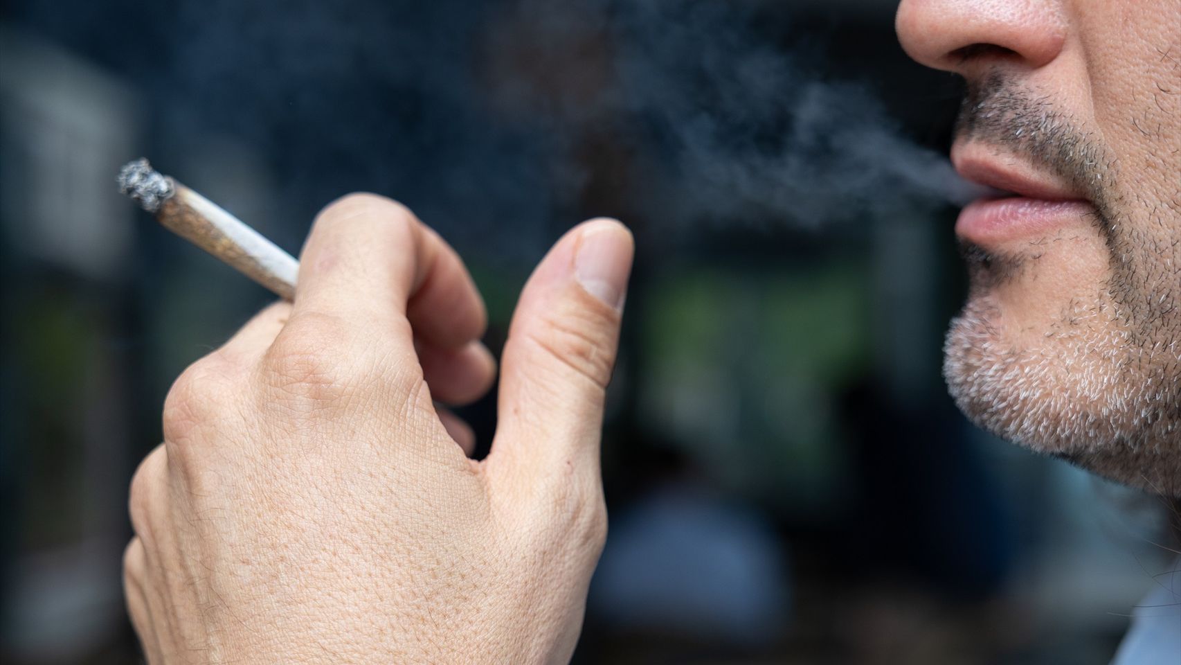 Tres macroestudios muestran que el consumo de tabaco y vapers comienza cada vez más pronto aunque se fume menos