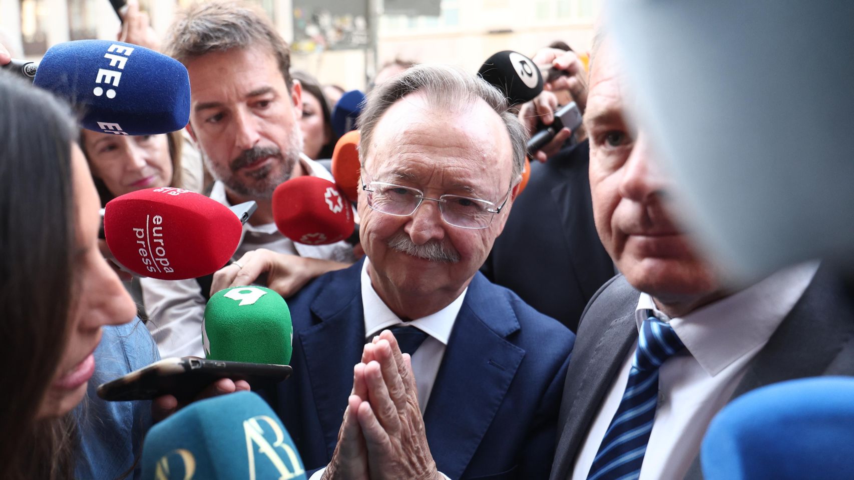 Moncloa trata de acallar a Vivas: Albares le contraprograma en la UE, los ministros le ignoran en Ceuta y Puente le descalifica
