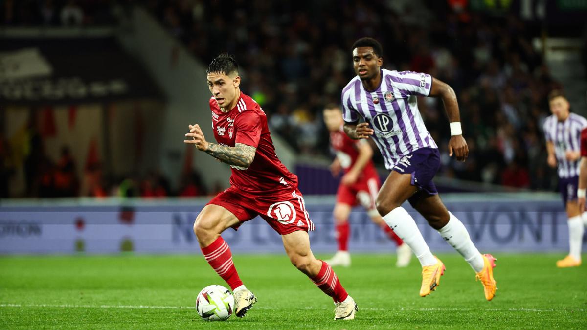 Martín Satriano entra en la órbita del Levante