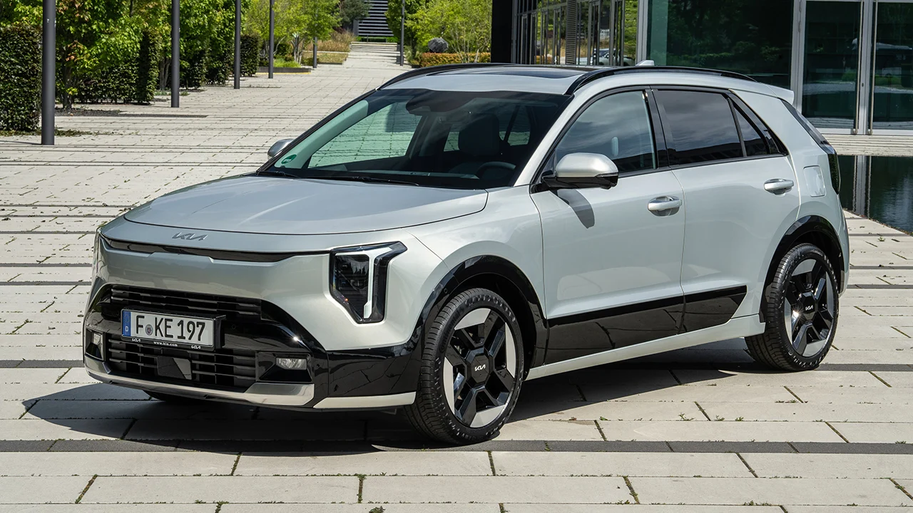El nuevo KIA Niro híbrido cuesta 5.200 € menos que el Toyota C-HR y además tiene un menor consumo