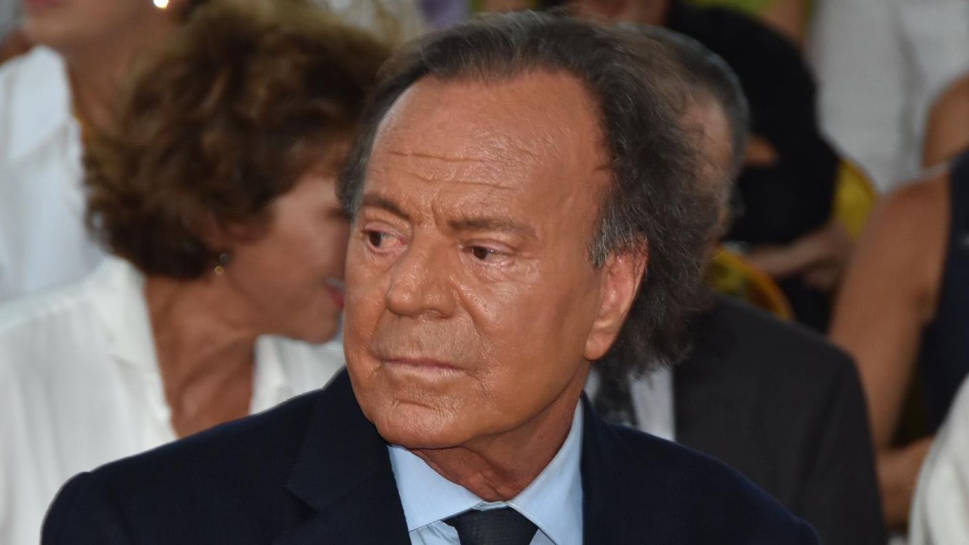 El juez pide opinión sobre la querella contra Julio Iglesias a la misma Fiscalía que ya rechazó que España pueda investigarle