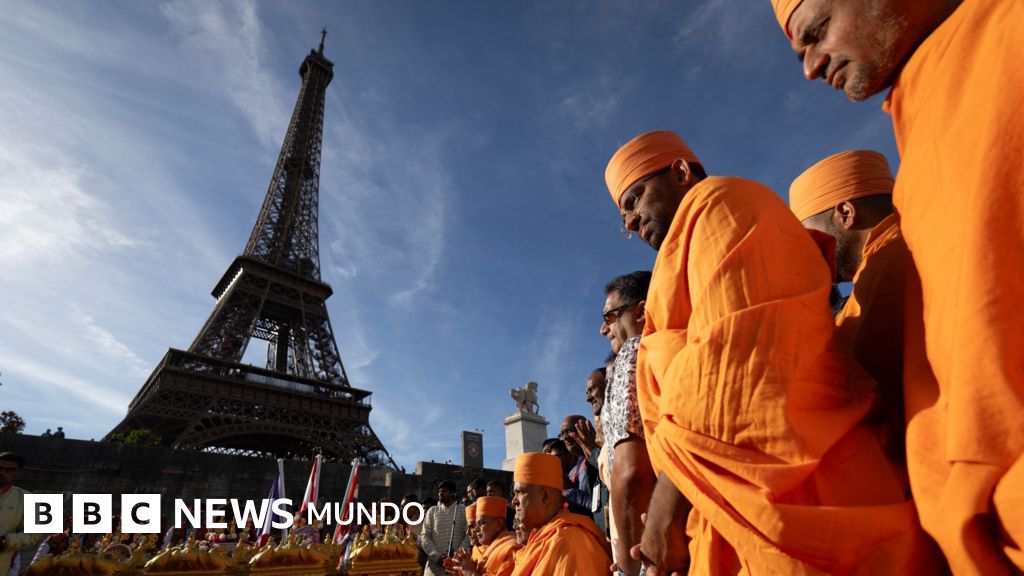 Abren una investigación después de que el personal femenino de la Torre Eiffel fuera sustituido por hombres durante una visita religiosa