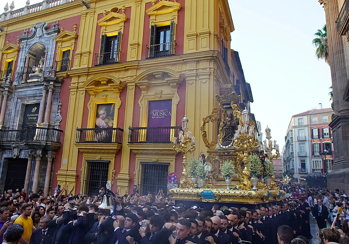 Málaga se reconoce en la majestad de su Patrona, la Virgen de la Victoria