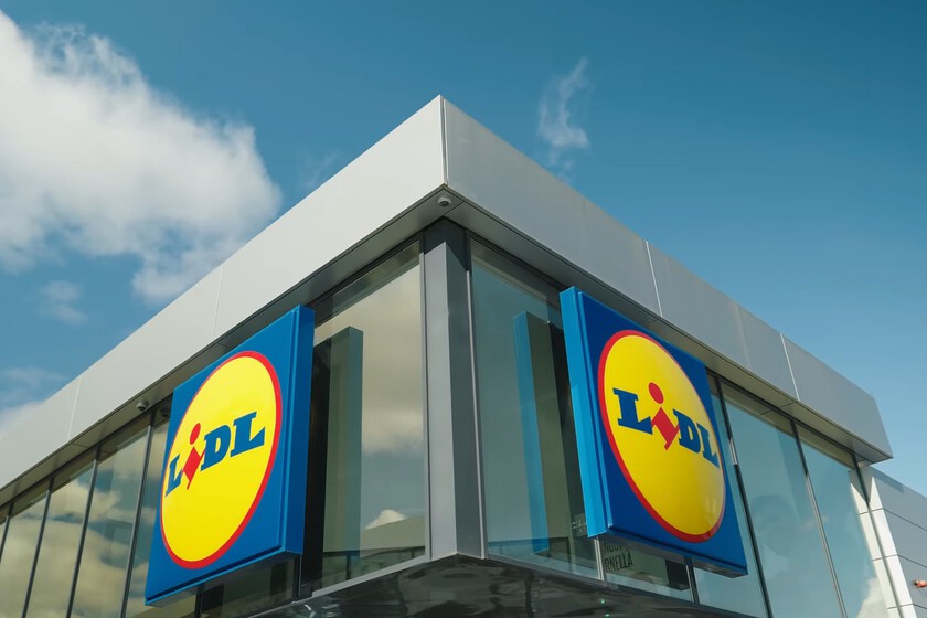 Lidl tiene rebajada hoy esta lámpara de escritorio que no ocupa espacio y cuesta menos de 7 euros