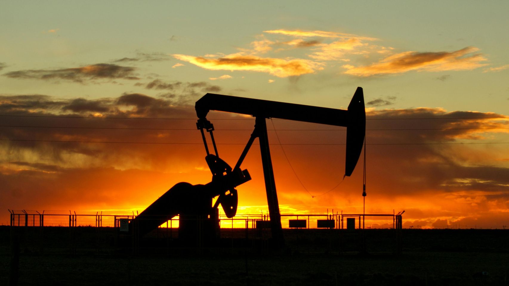 El petróleo toca los 100 dólares tras aumentar la tensión entre Estados Unidos e Irán