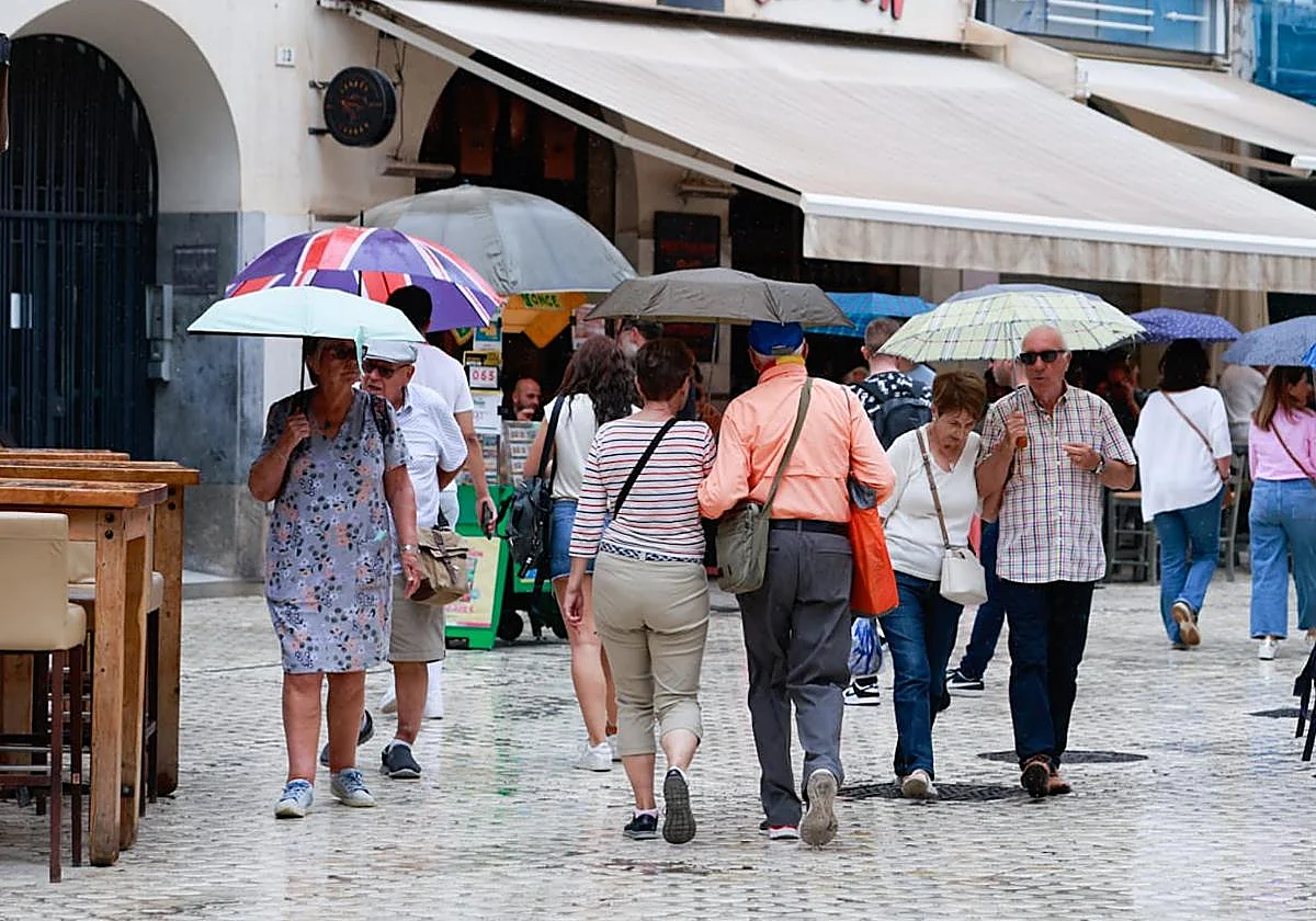 Aemet alerta ante el aviso naranja por lluvias y tormentas en Andalucía: «Pueden llevar granizo y rachas muy fuertes asociadas»