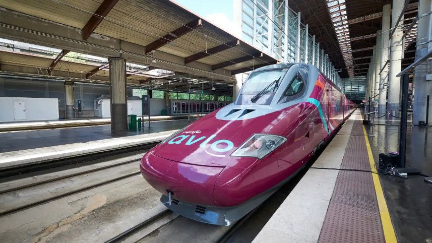 Adif corta la línea de alta velocidad Madrid-Barcelona para reparar la catenaria averiada por el temporal