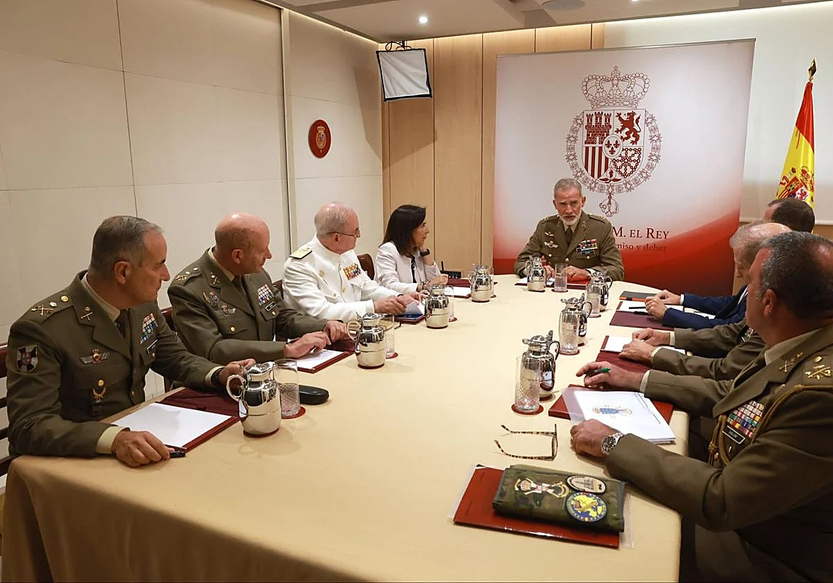 Sánchez ve «normal y oportuna» la foto del Rey con Robles: «Está en el derecho y la responsabilidad» de Felipe VI