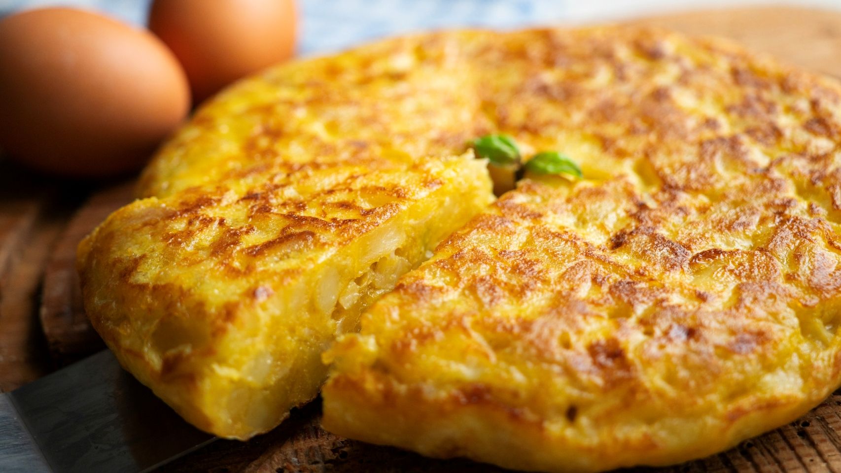 Los españoles coinciden: "La tortilla de patatas es más española que la paella y la mejor siempre lleva cebolla"