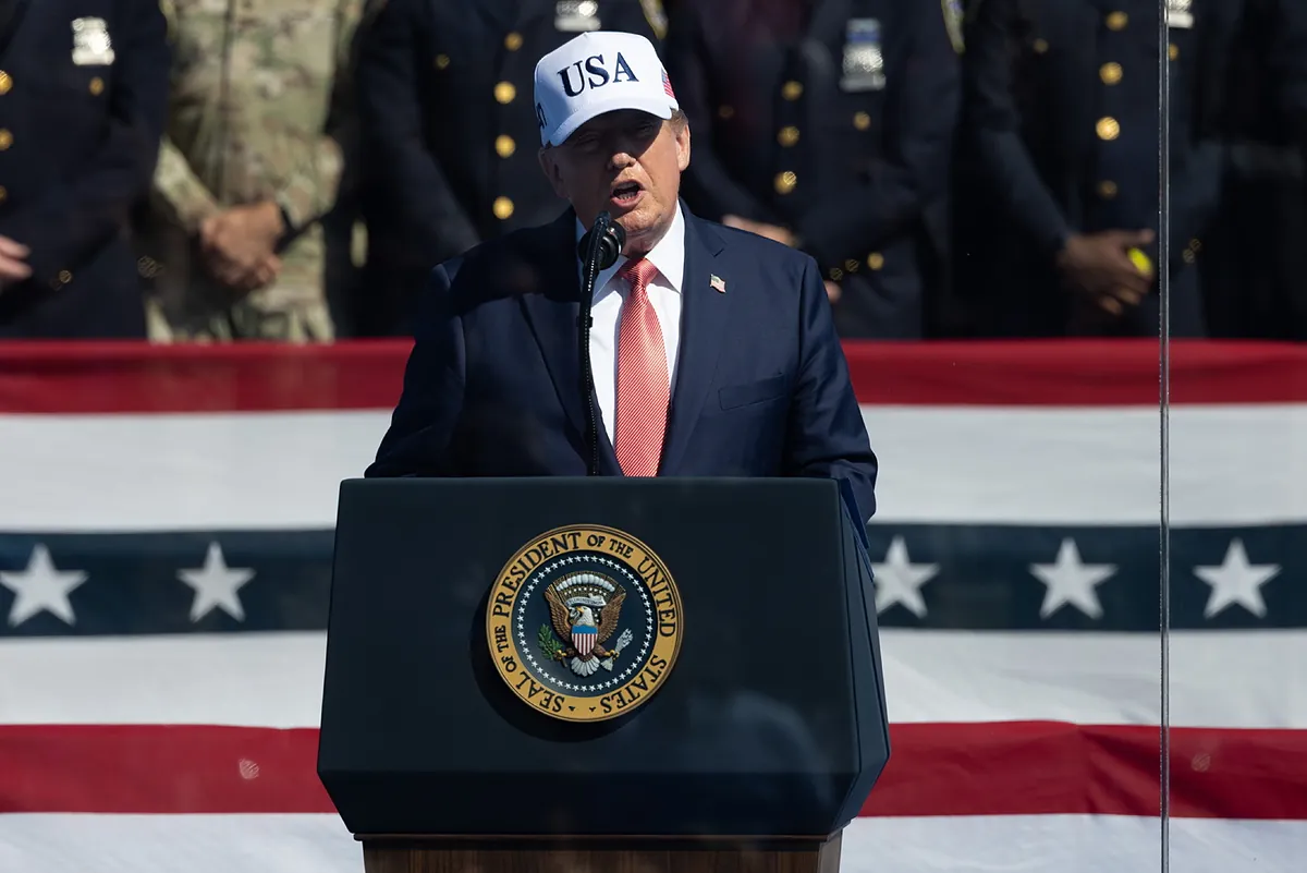 Trump escala la guerra comercial con Canadá: veta sus motos, lácteos y licores