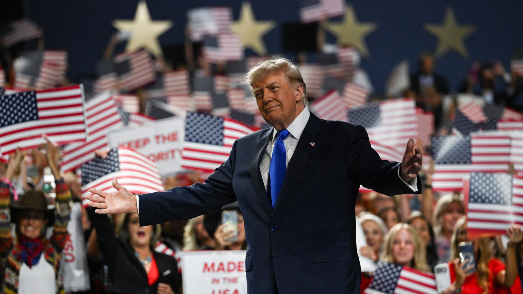 5.000$ a cada adulto de EEUU si ganan los republicanos: la promesa inviable de Trump para revertir las 'midterms'