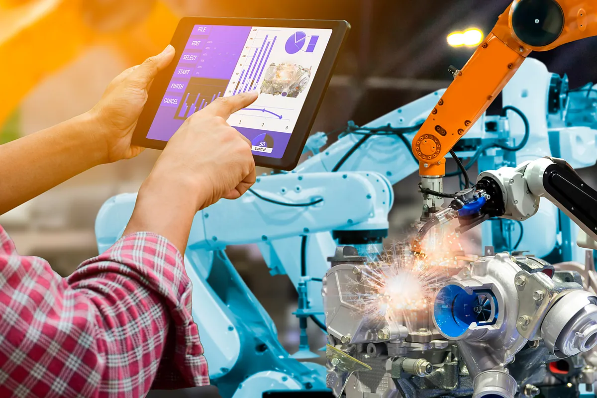 La producción industrial modera su avance en julio al 2,6%