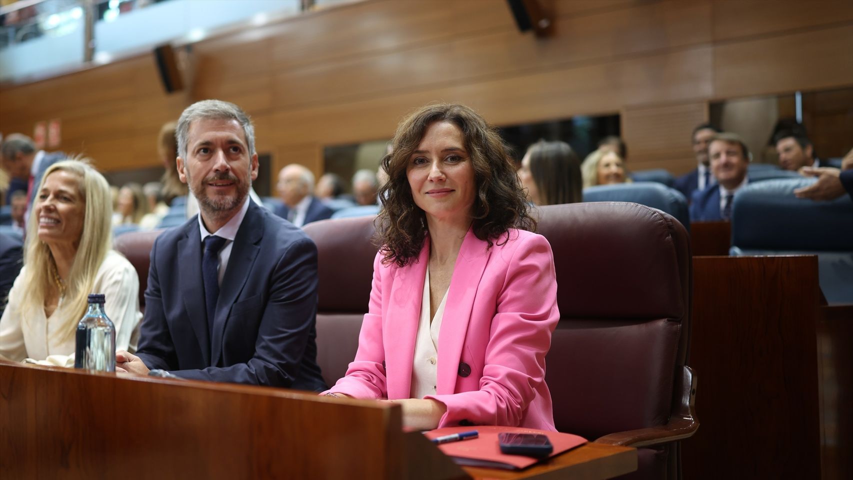 Ayuso a Sánchez: "Se llama a sí mismo perro, pero sí tiene amo, como todos los perros que duermen en un palacio"