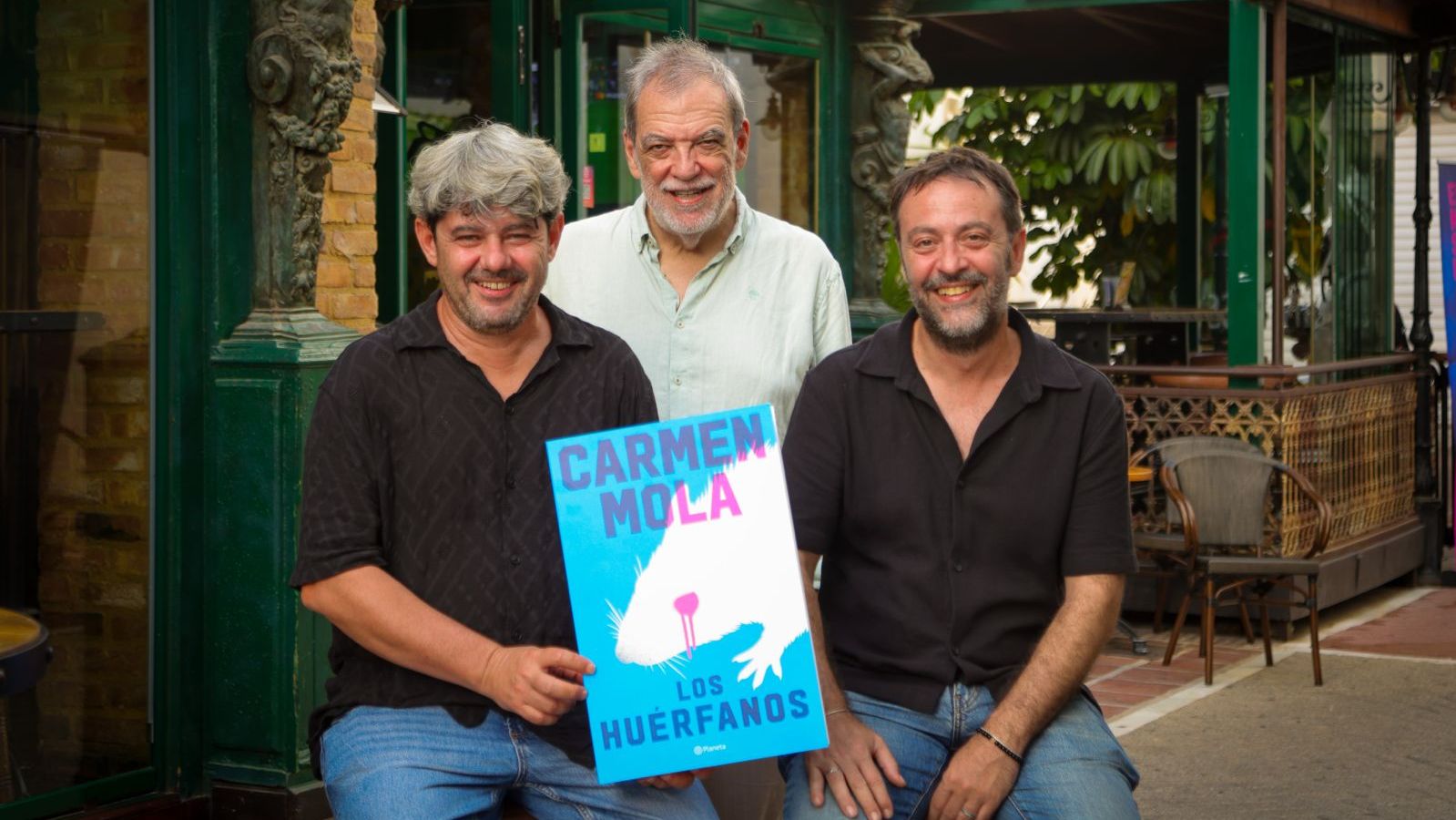 Carmen Mola retrata el lado oscuro de Marbella en 'Los huérfanos': "Queríamos poner a los villanos por delante"