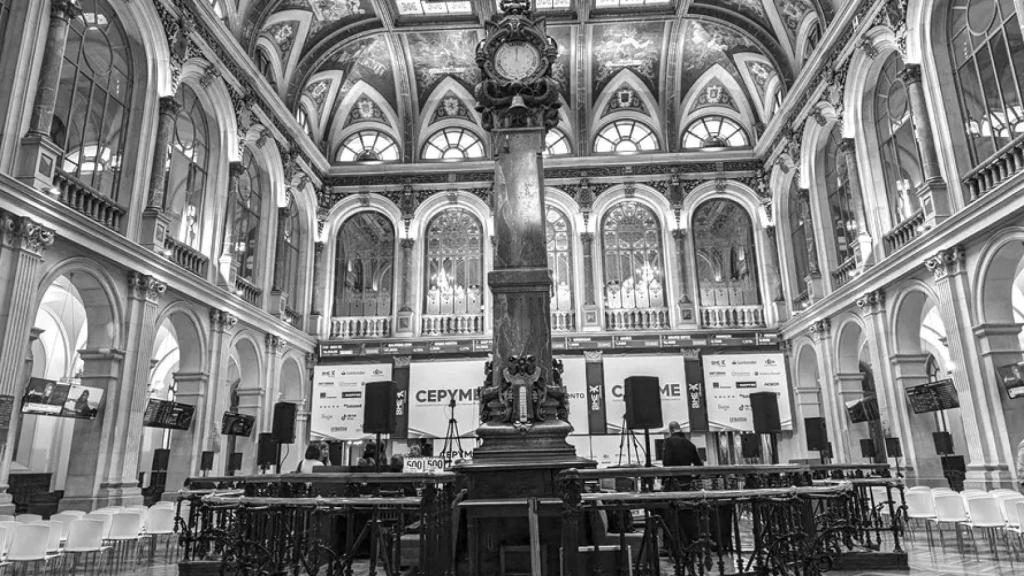 Cuando la Bolsa y el PIB levantan la copa, pero los españoles no tienen con qué brindar